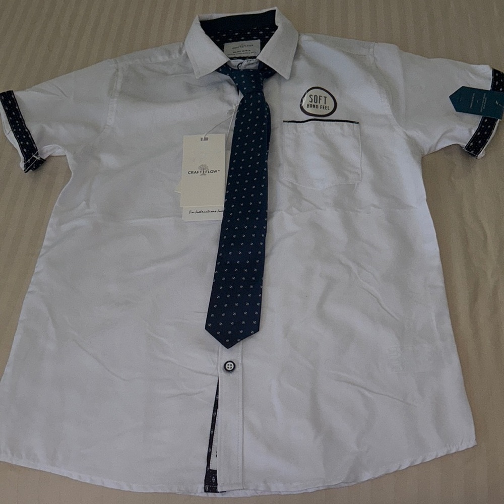 Nwt Craft & Flow short sleeve button shirt with tie - Boys size M (10/12)